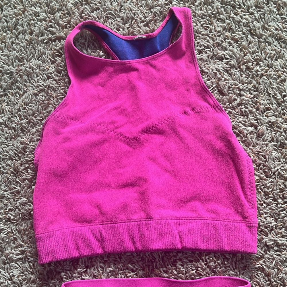 Pink Fabletics workout set - Picture 3 of 4